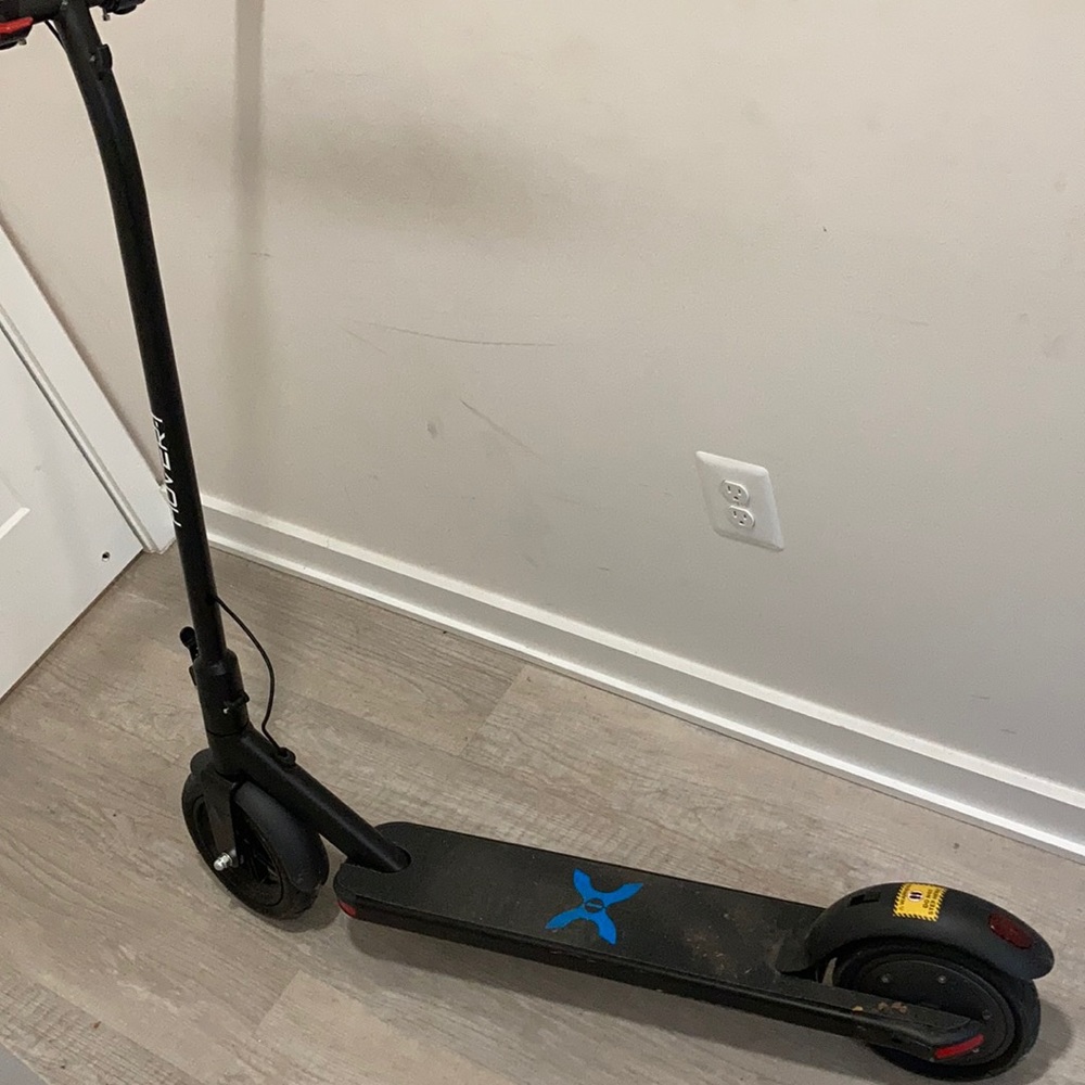 Scooter works really good back tire is flat I take cashapp and cash
